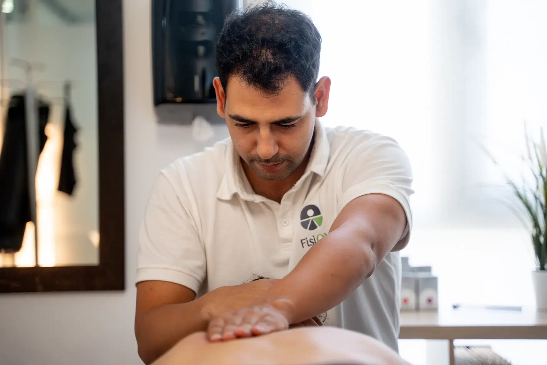 Consulta de FisiON Mallorca con material de fisioterapia avanzada