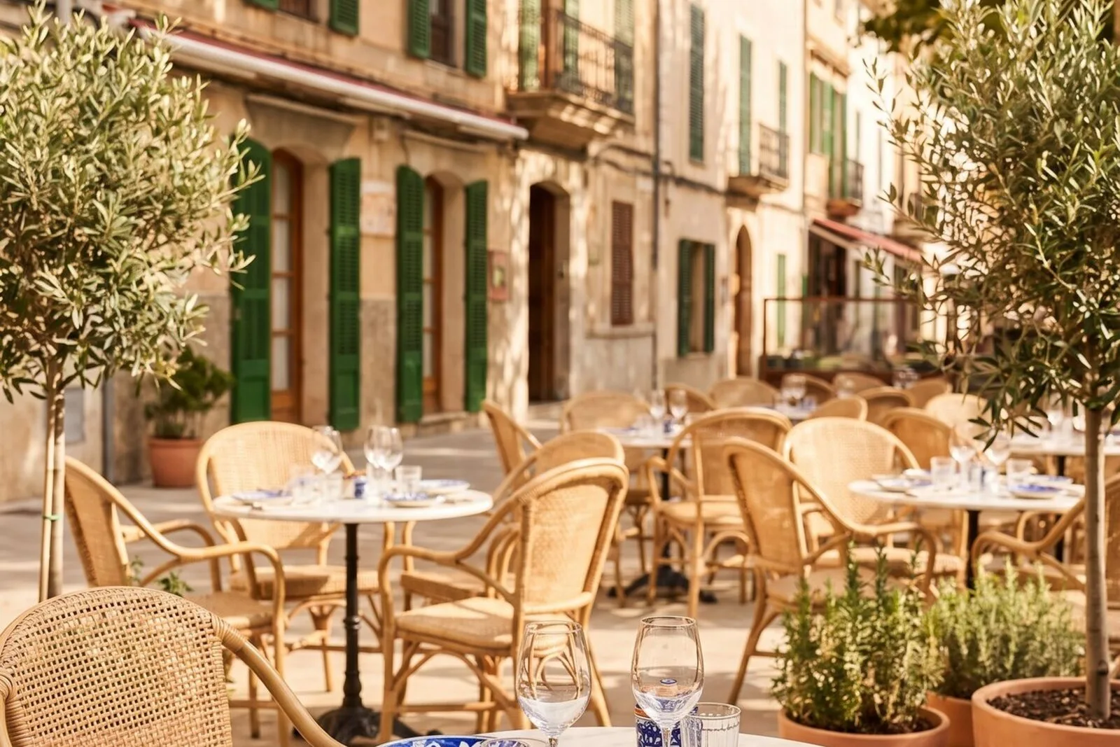 Terrace of La Vespa on the Plaça del Conqueridor in Artà