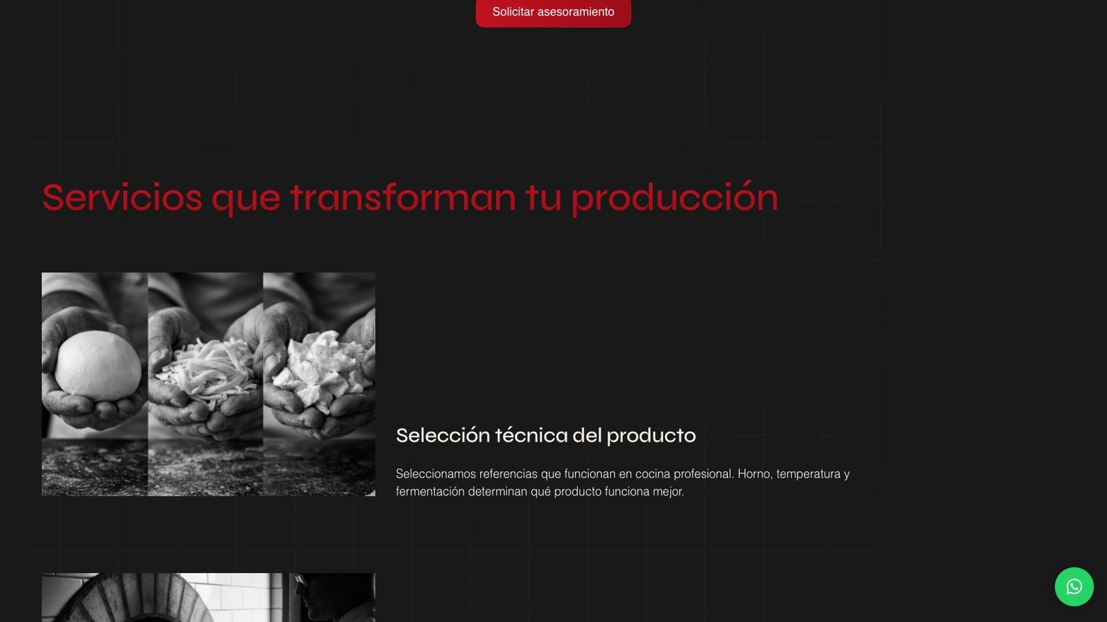 Página de Servicios para cocinas profesionales con foto en blanco y negro de manos sosteniendo producto fresco