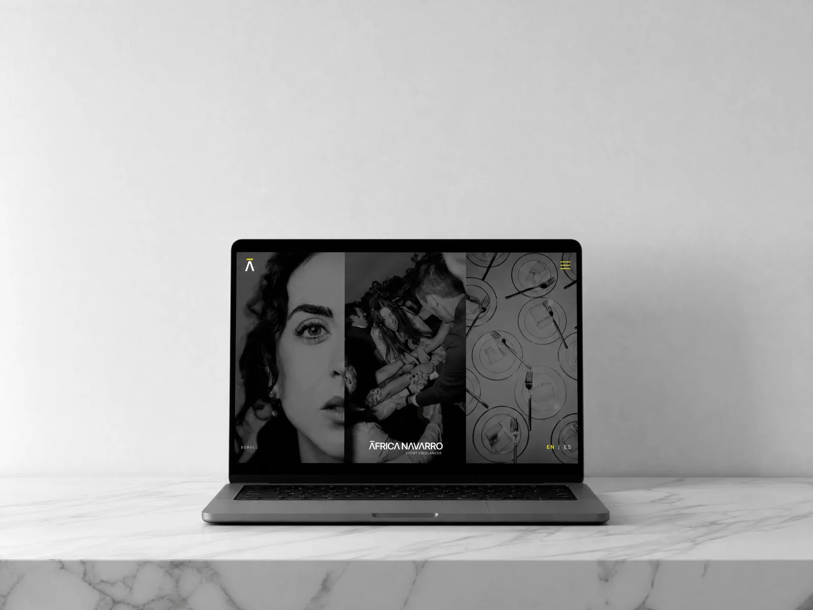 La web de África Navarro en un portátil: una sola página, y toda ella lleva a contactar