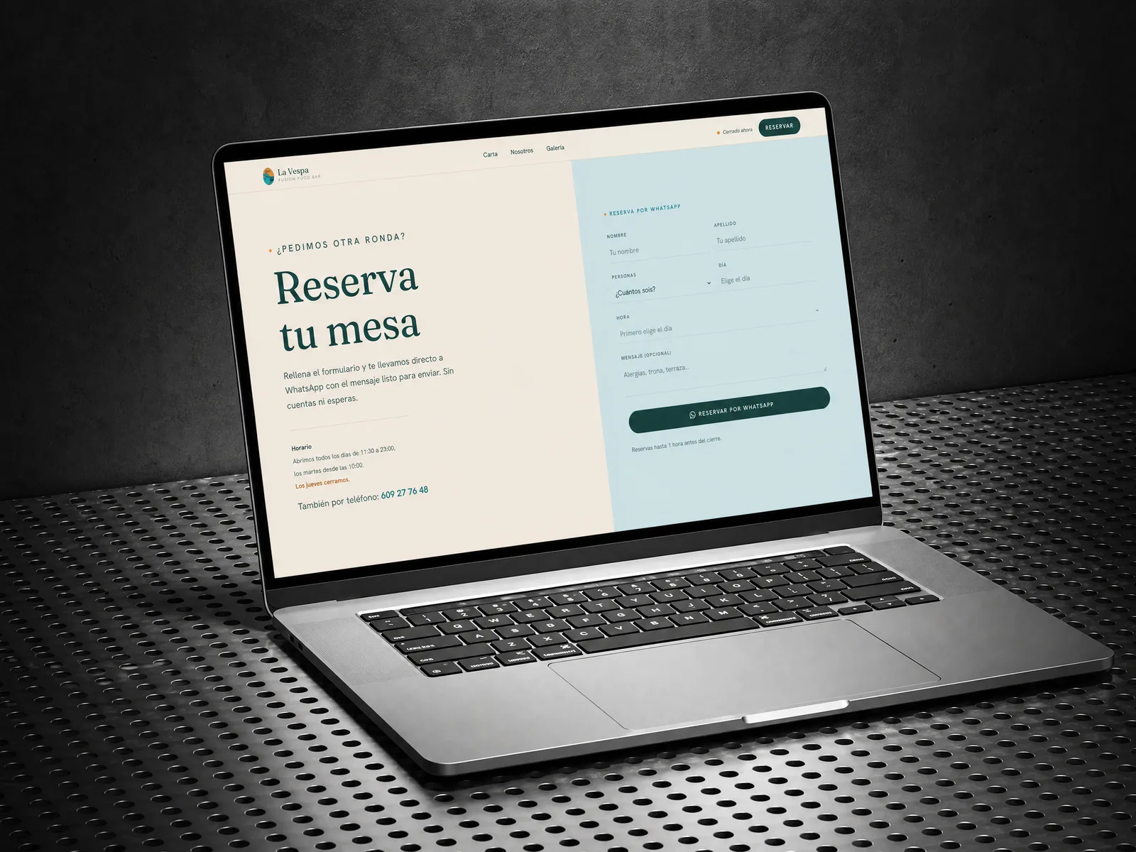El formulario de reservas de La Vespa en un portátil, que guarda cada reserva en su propio panel
