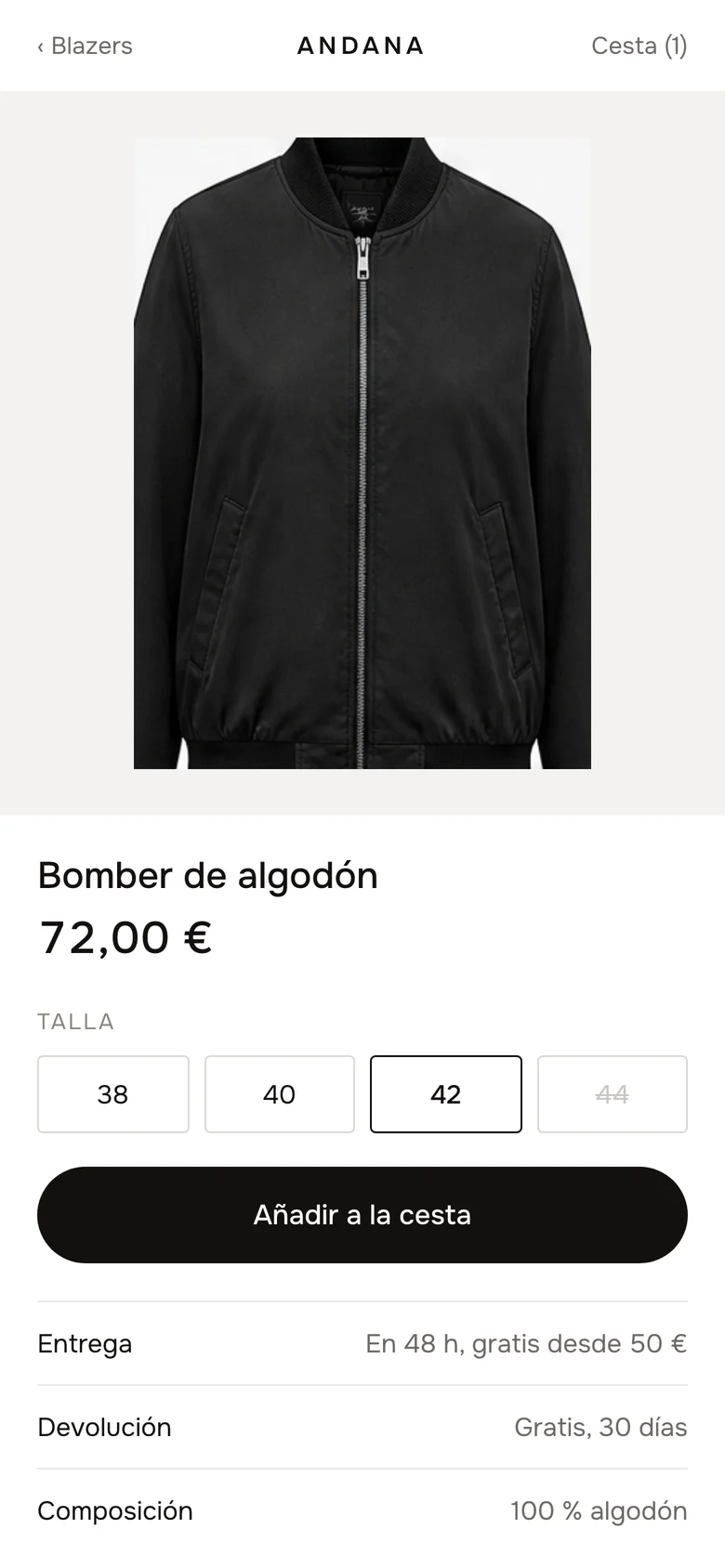 La ficha de un producto en el móvil, con la talla, el plazo de entrega y la devolución a la vista
