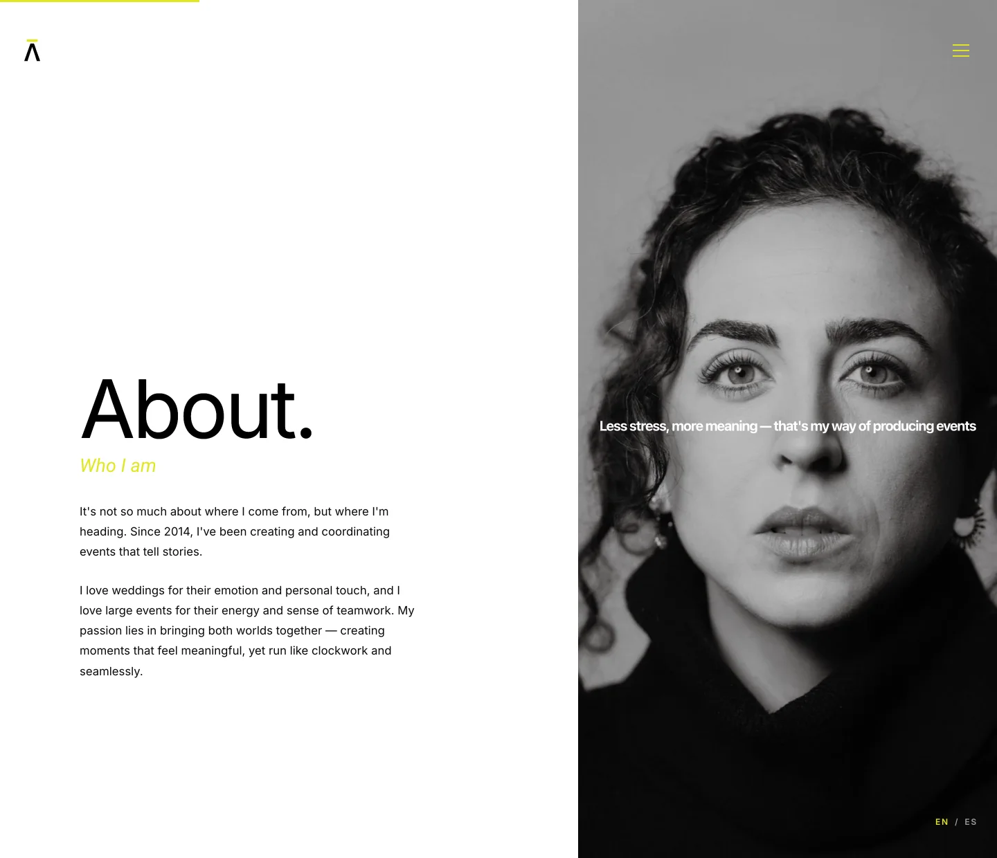 La sección «About»: quién es, al lado de su retrato a toda altura