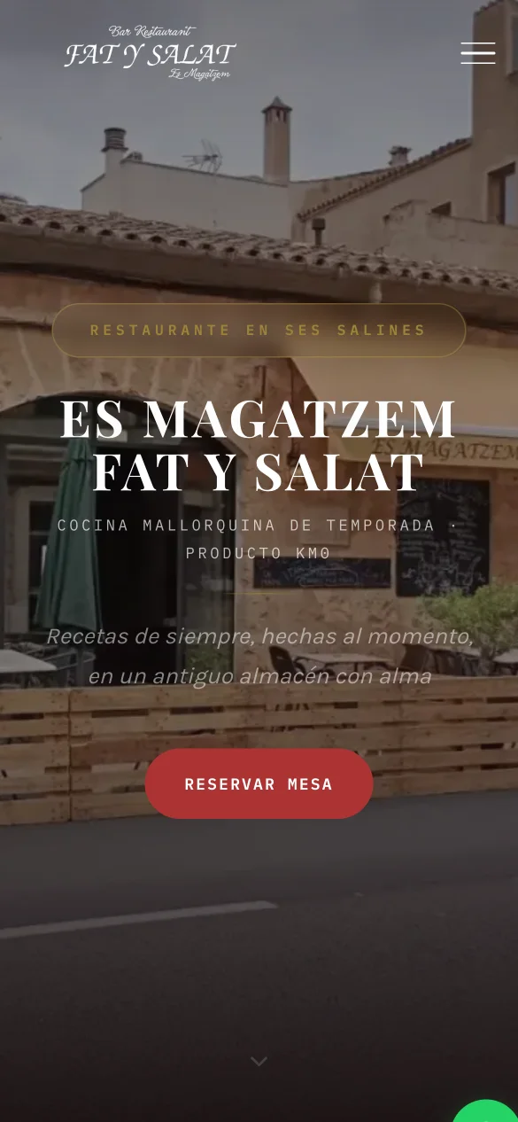La misma portada en el móvil, con el menú y la reserva a un dedo
